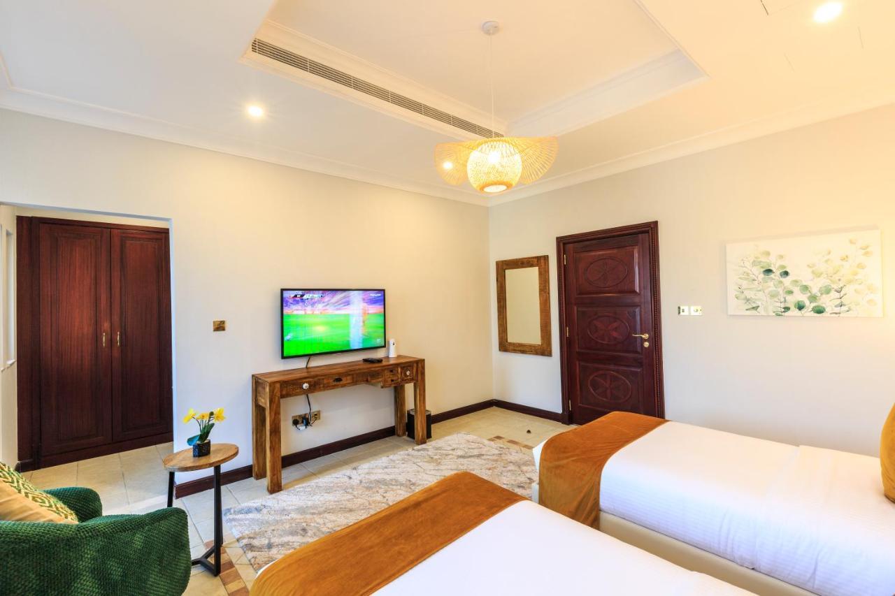 The S Holiday Homes - Stunning 5 Bedrooms Villa At The Palm Jumeirah With Private Beach And Pool 迪拜 外观 照片